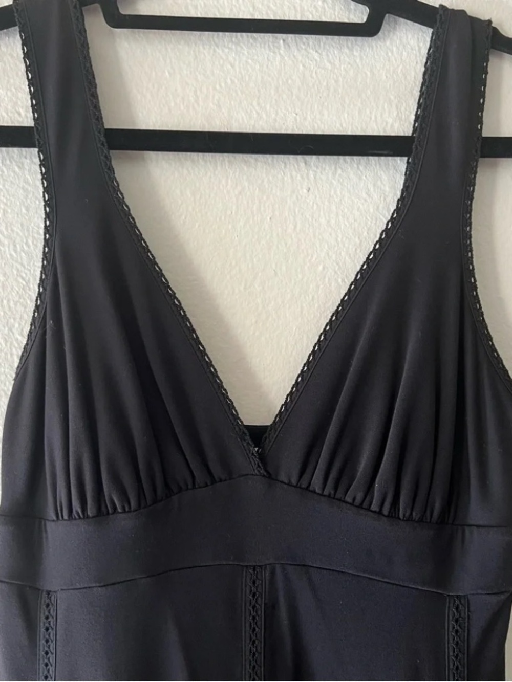 Black Susana Monaco Flared Hem V-Neck Dress, size Medium